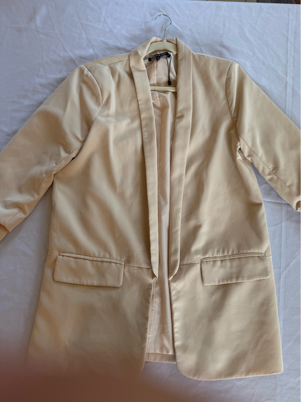 Boutique Women's Cream Relaxed Blazer Jacket strut and bolt - Picture 4 of 6